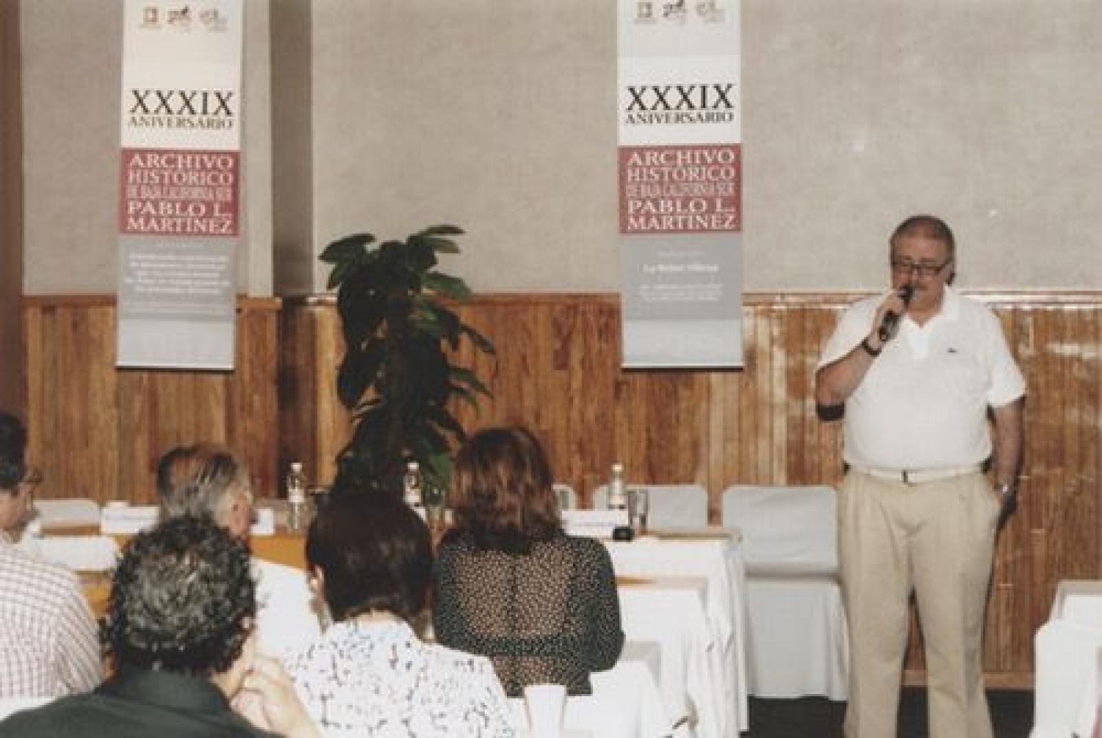 Alberto García López dicta ponencia en el XXIX aniversario del Archivo Histórico Pablo L. Martínez.