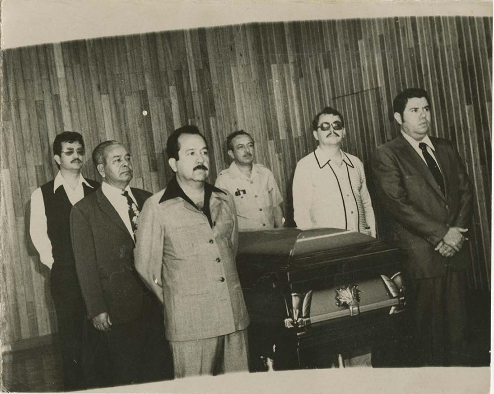 Ángel César Mendoza Arámburo, en velorio.
