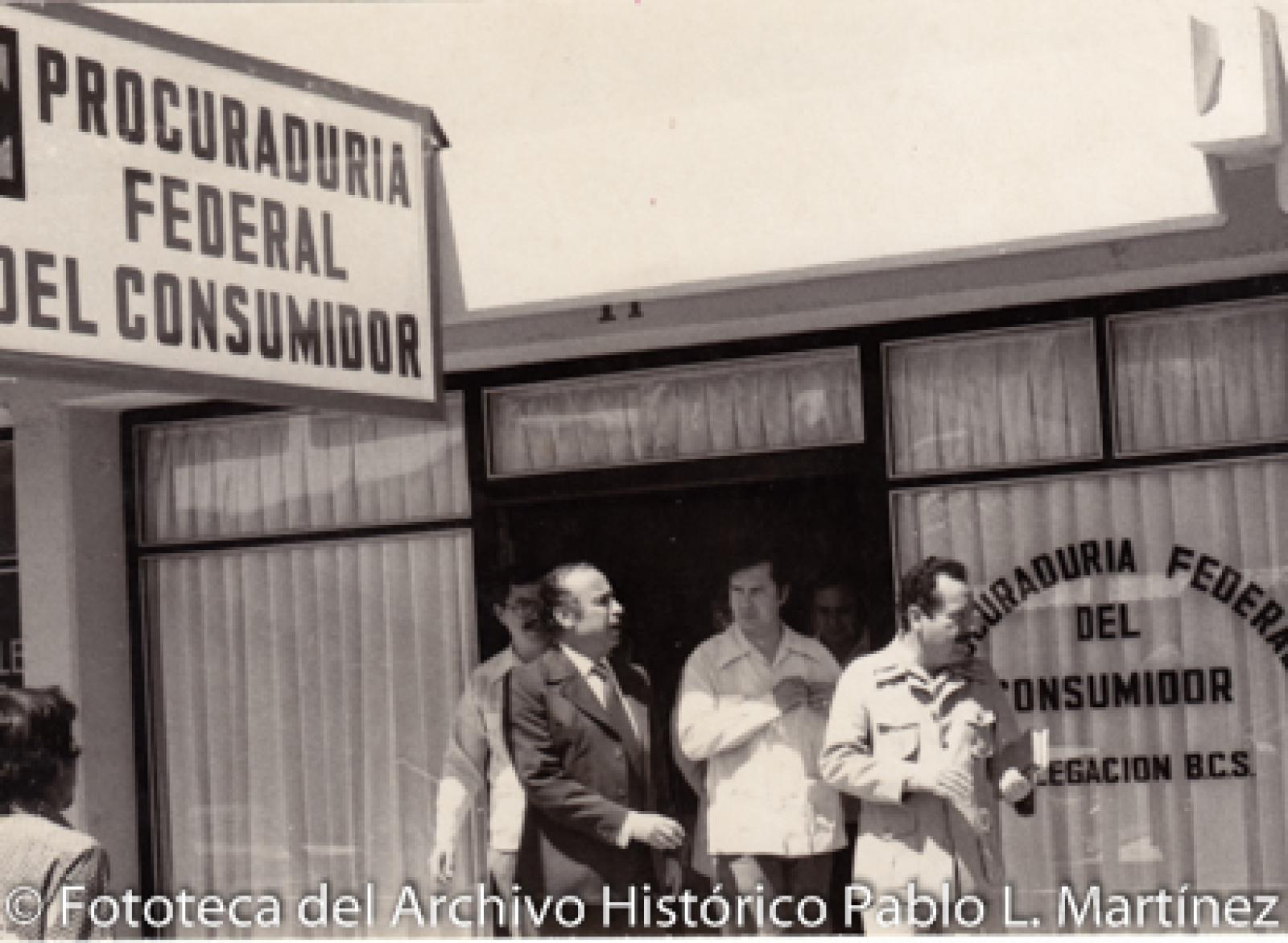 Ángel César Mendoza Arámburo y hombres.