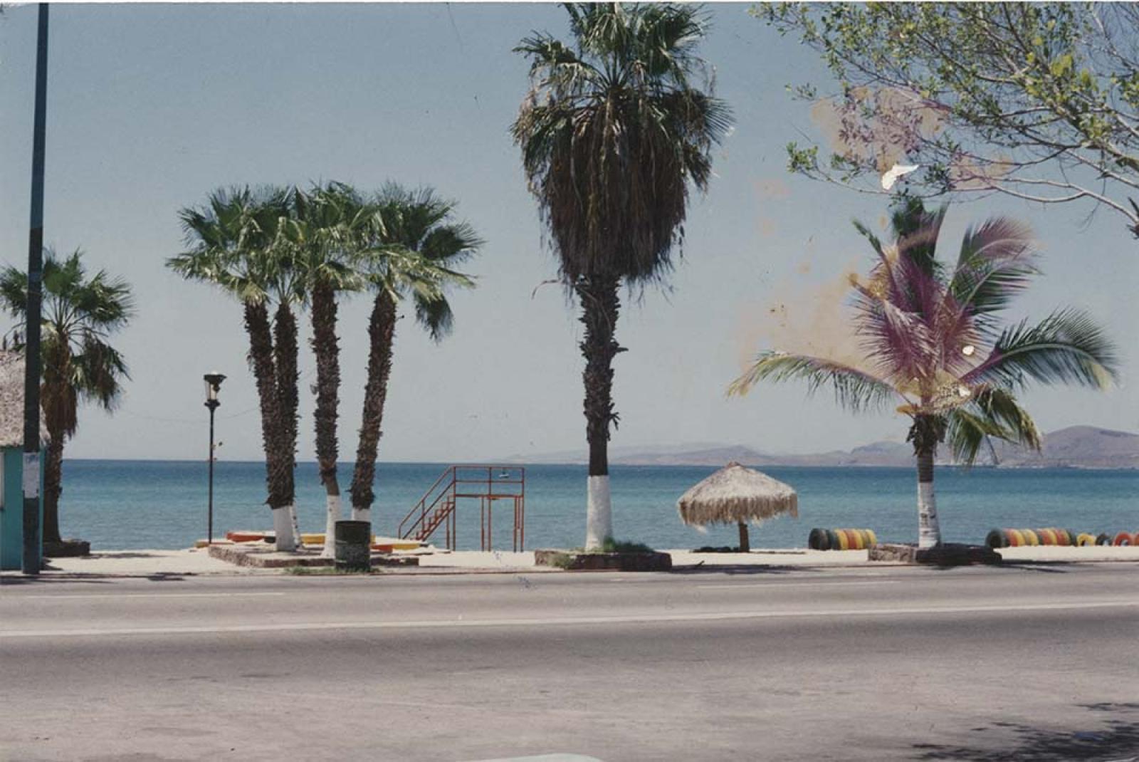 Área de juegos en el malecón de La Paz, Baja California Sur.
