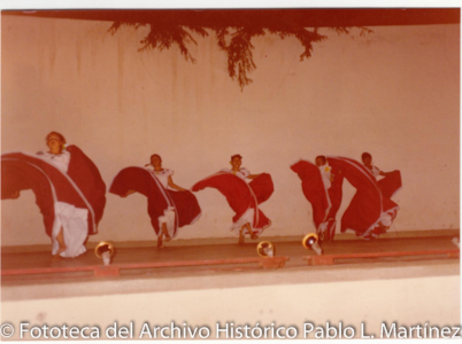 Ballet folklórico del “CREA.”
