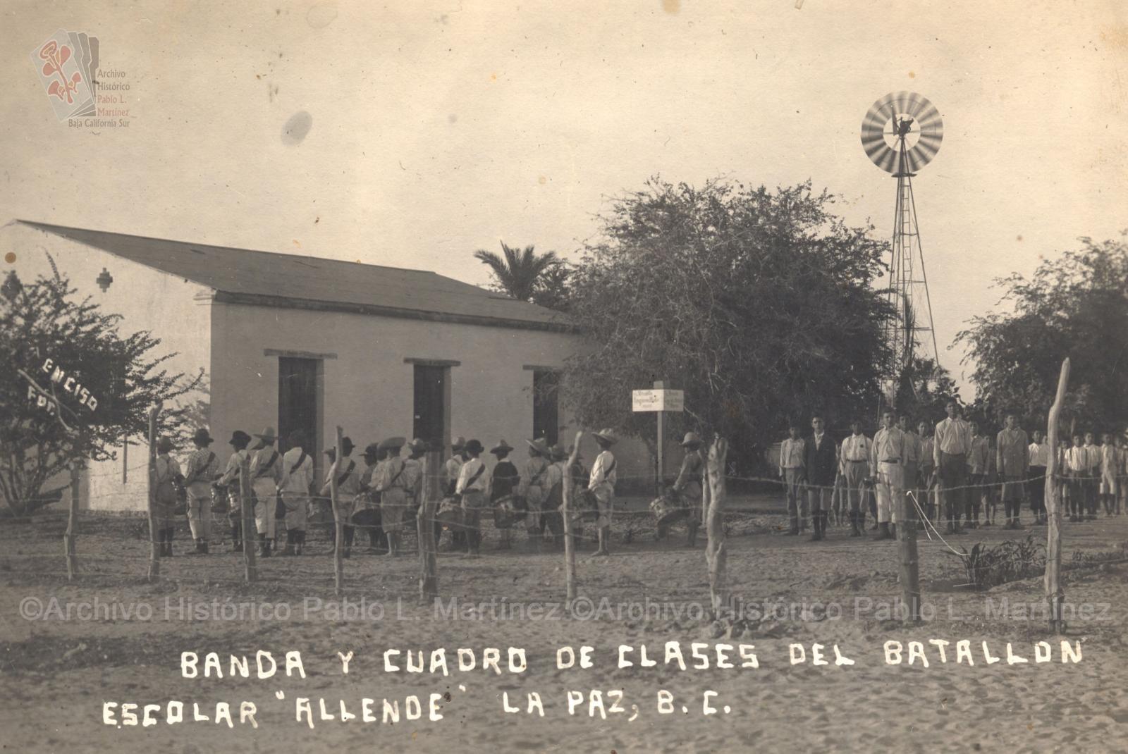 Banda de Guerra y Cuadro de Clases del Batallón Escolar “Allende” en La Paz, Baja California".