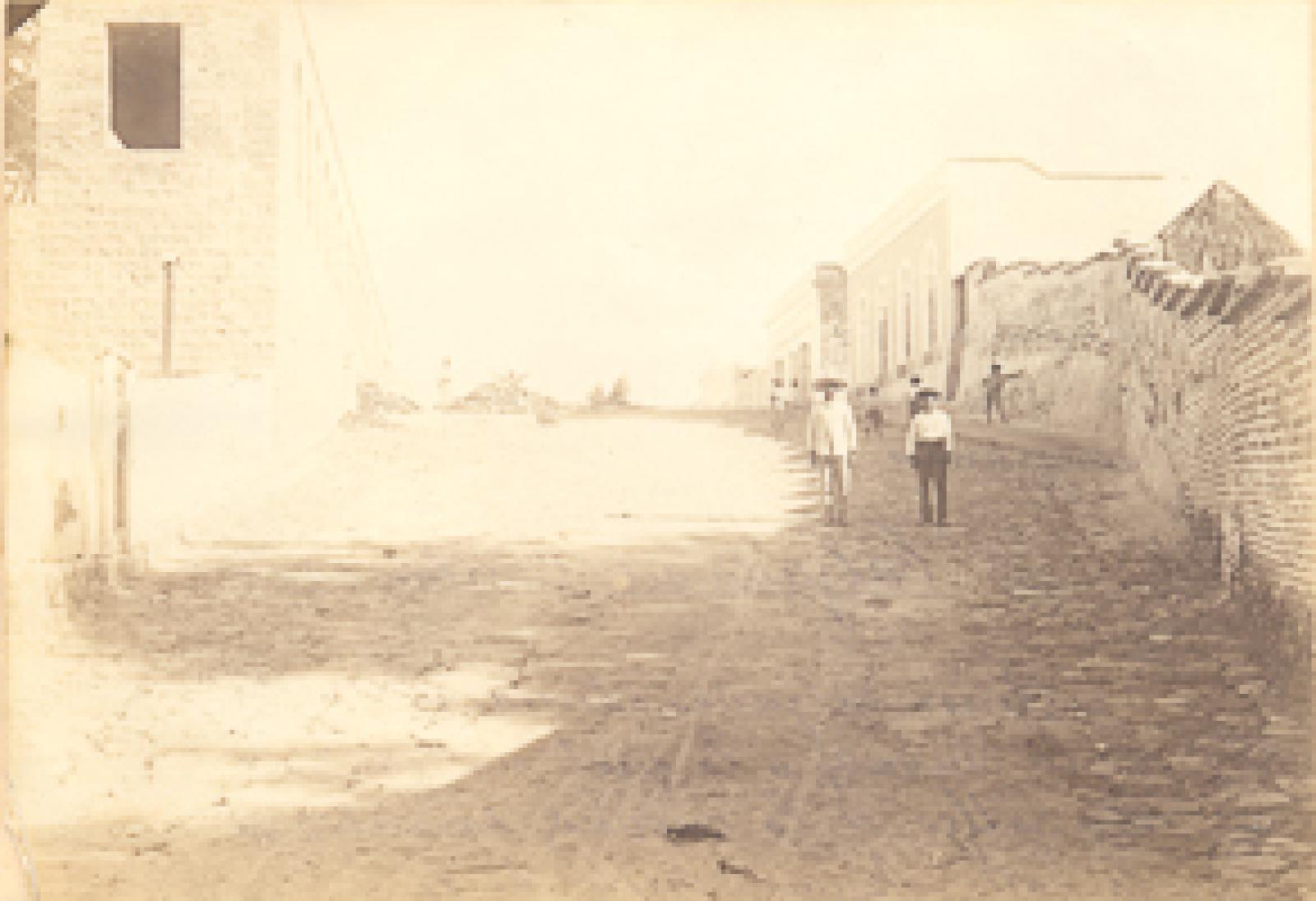 Calle Independencia pavimentada.