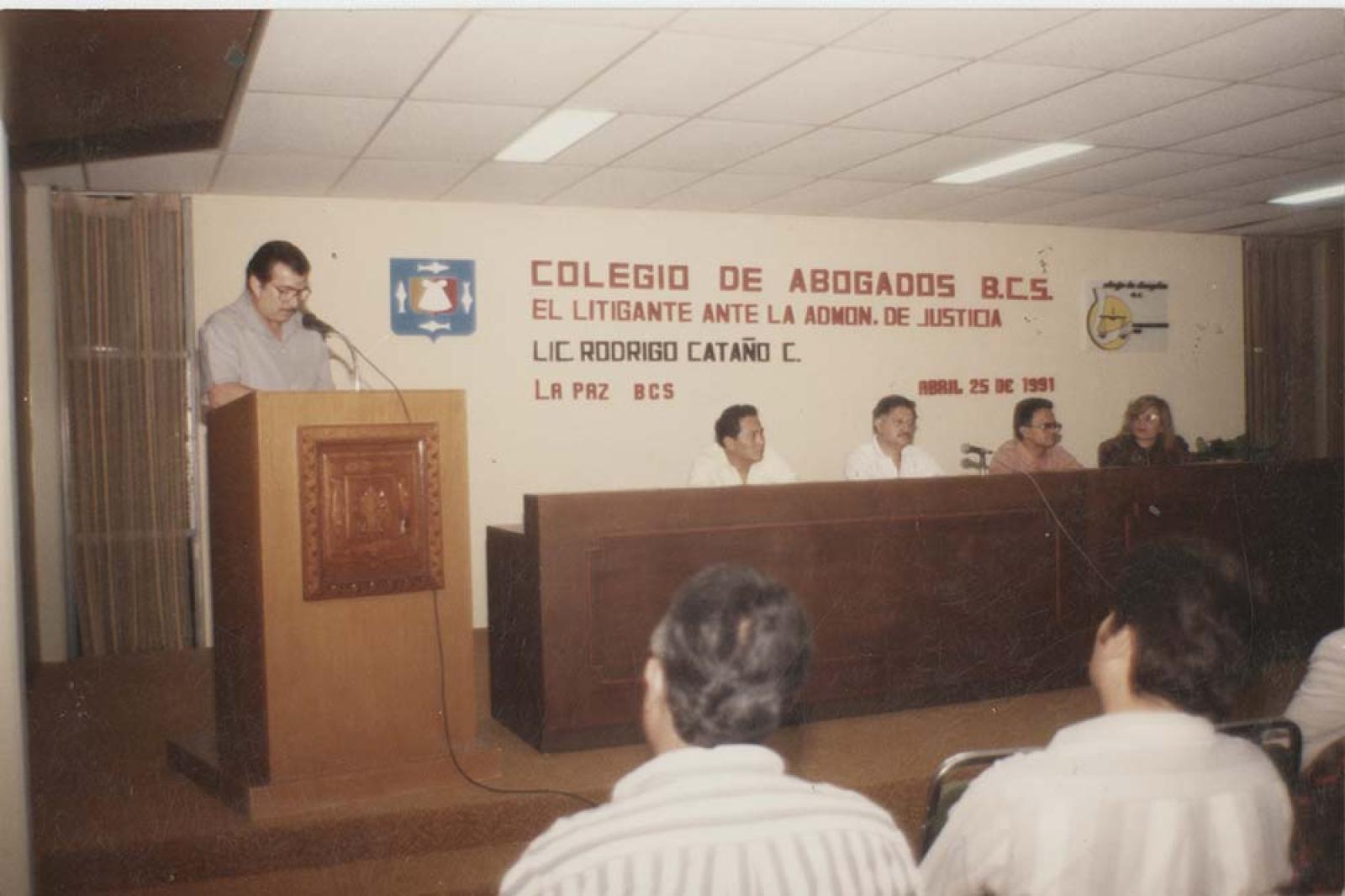 “Colegio de Abogados”.