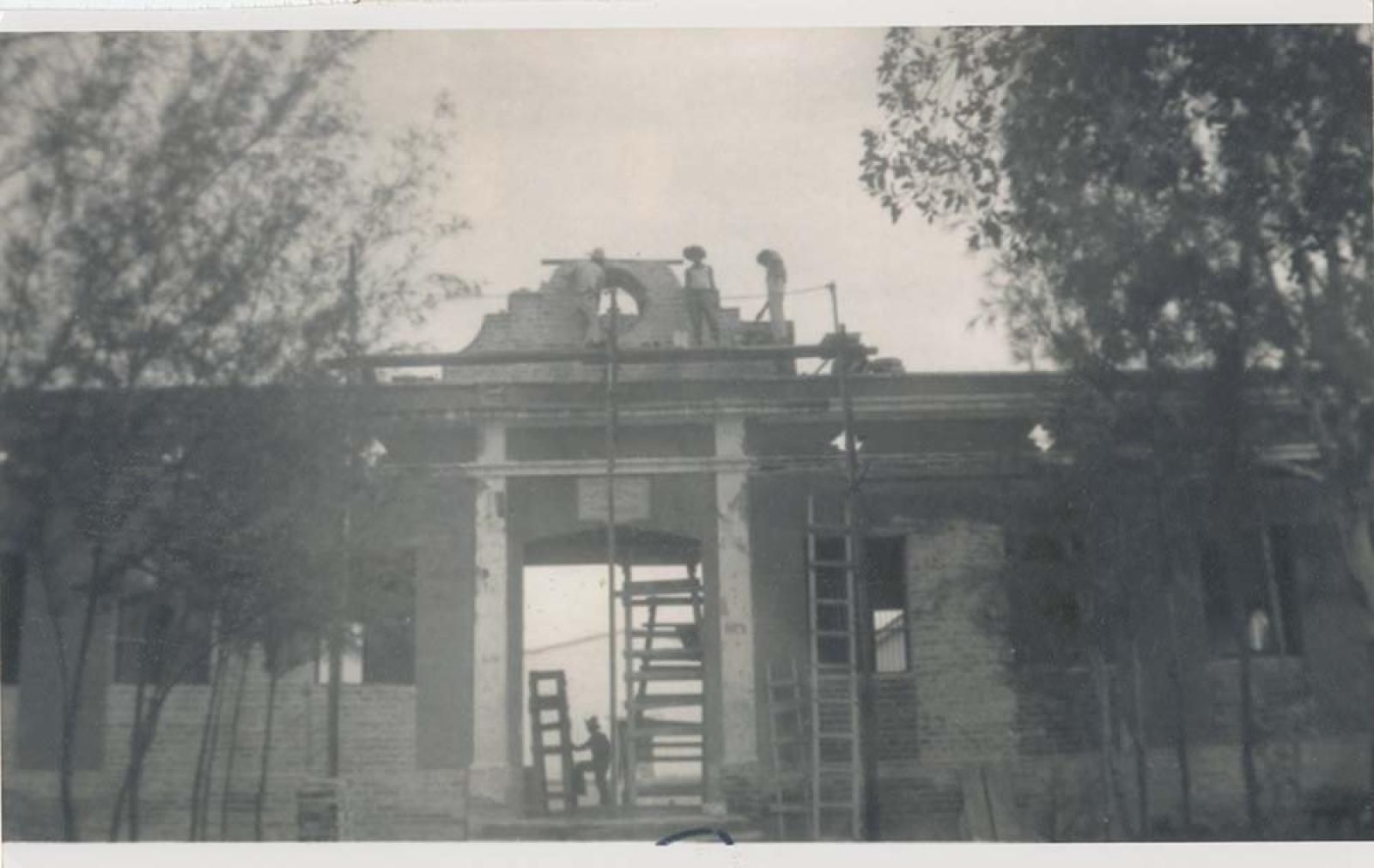 Construcción de la escuela Ignacio Allende.