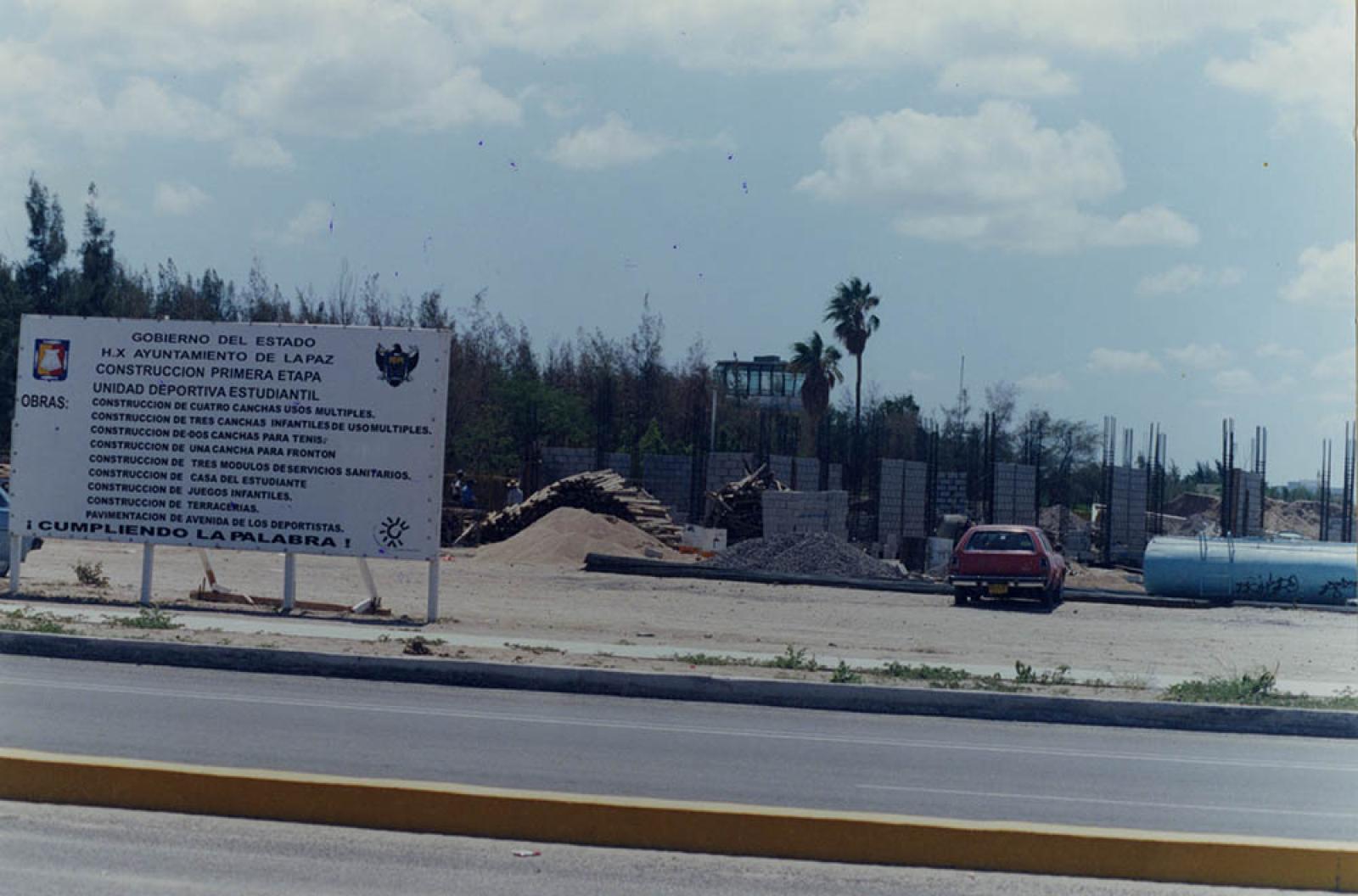 Construcción de la Unidad Deportiva Estudiantil.