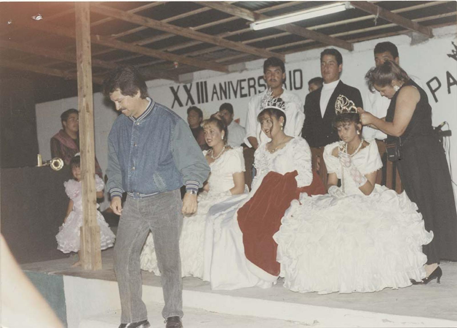 “Coronación de reina y princesa”.