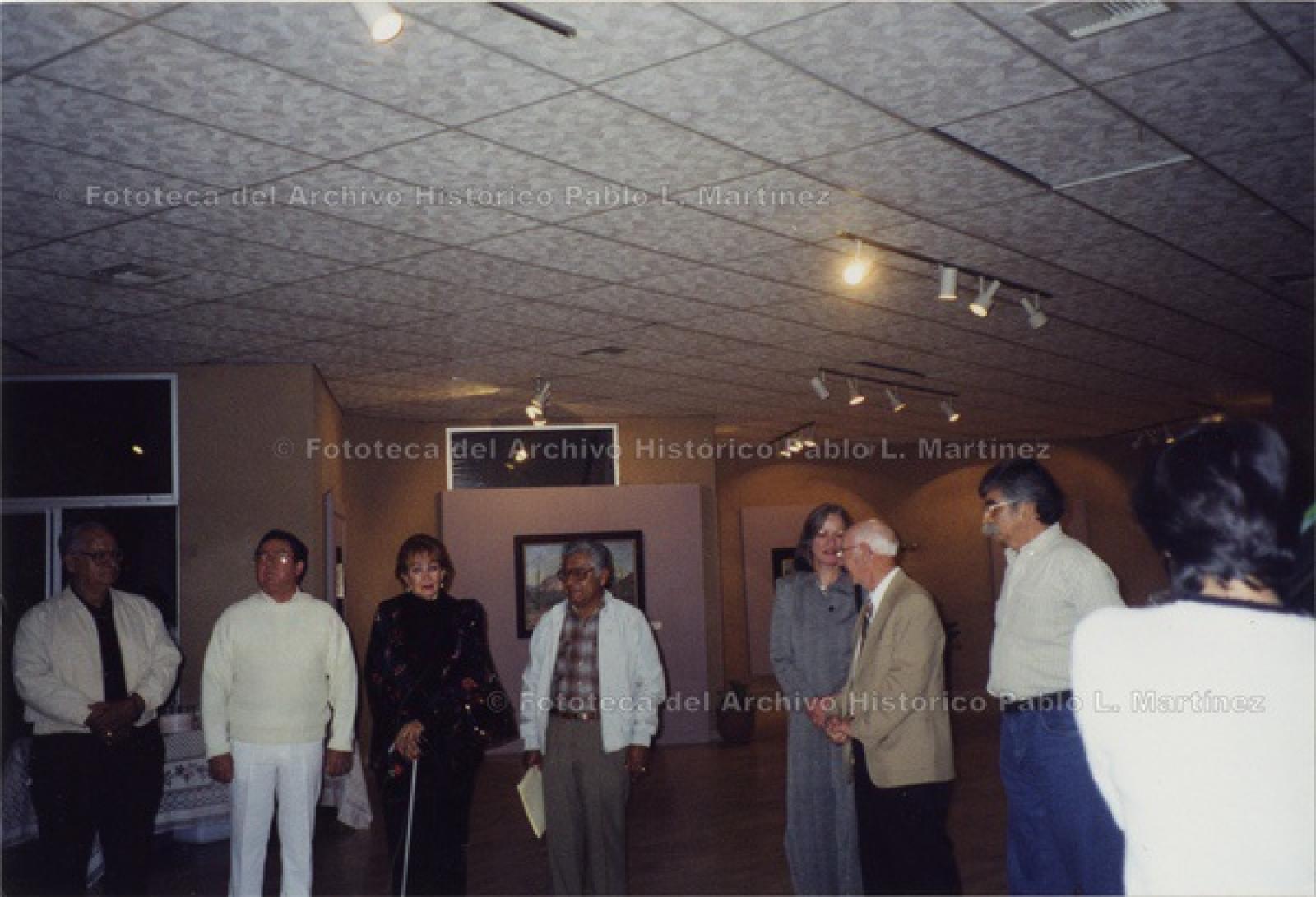 “En acto de entrega de pinturas”, Quartuccio y acompañantes.