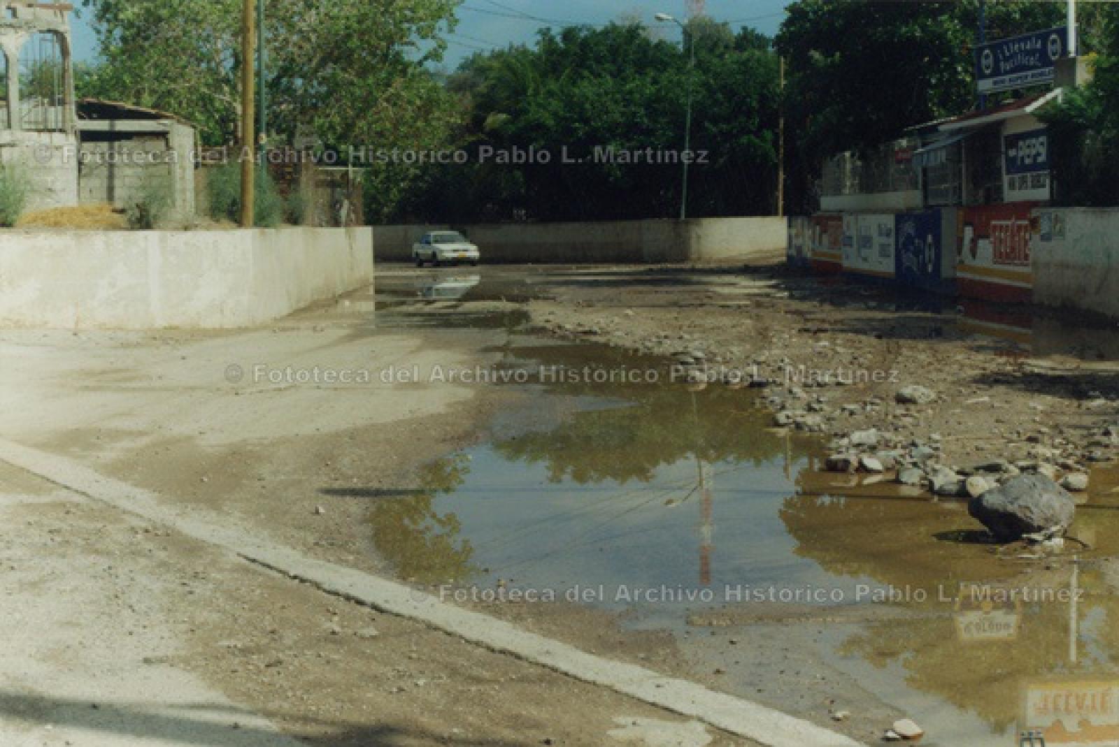 “Encharcamiento en calle sin pavimentar, colonia El Esterito.