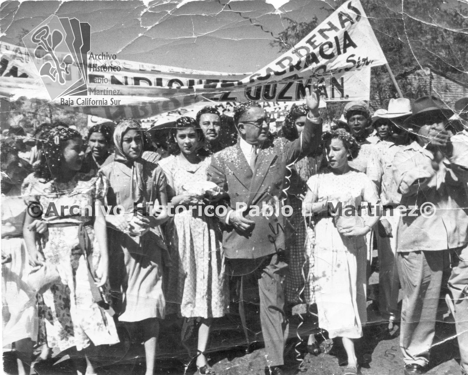 Félix Agramont Cota en marcha en Mazatlán, Sinaloa.