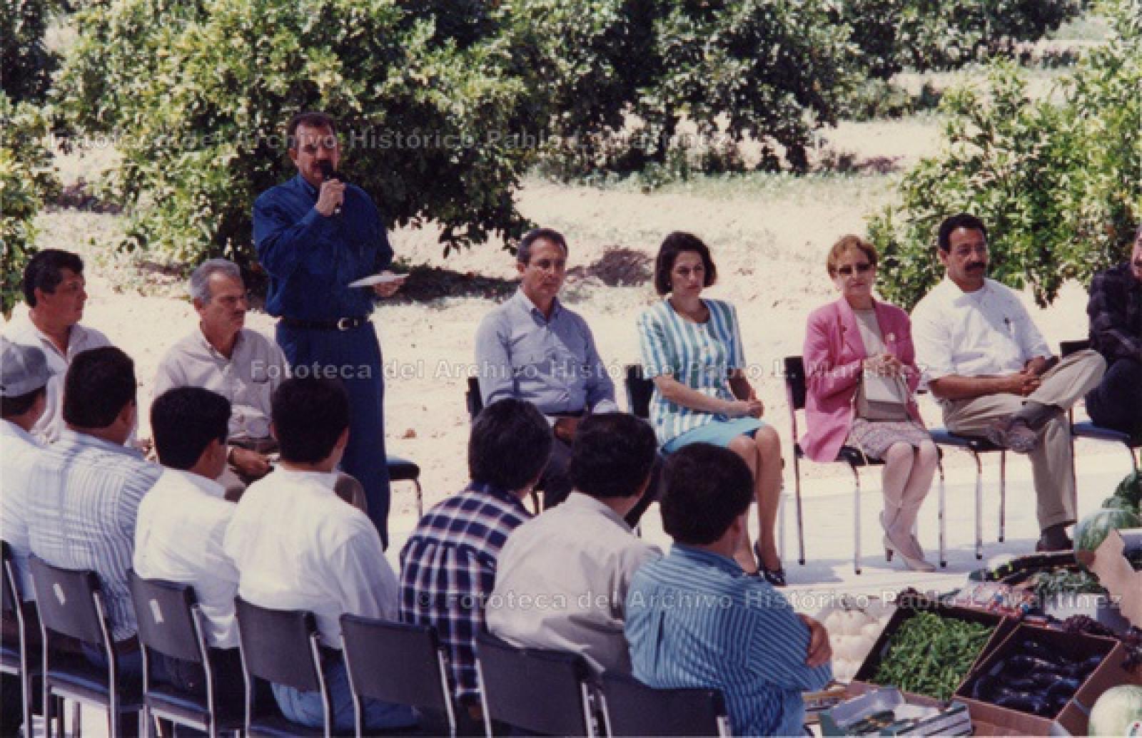 Guillermo Mercado con Francisco Labastida, Ernesto Zedillo y equipo de trabajo, en reunión con agricultores.