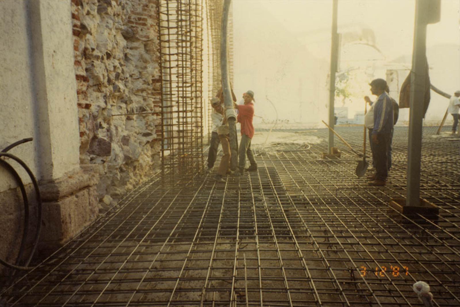 Hombres en construcción.