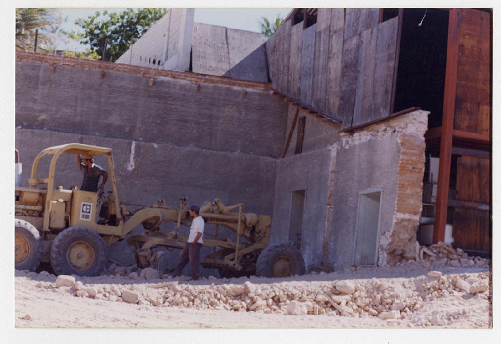 hombres que trabajan en construcción.