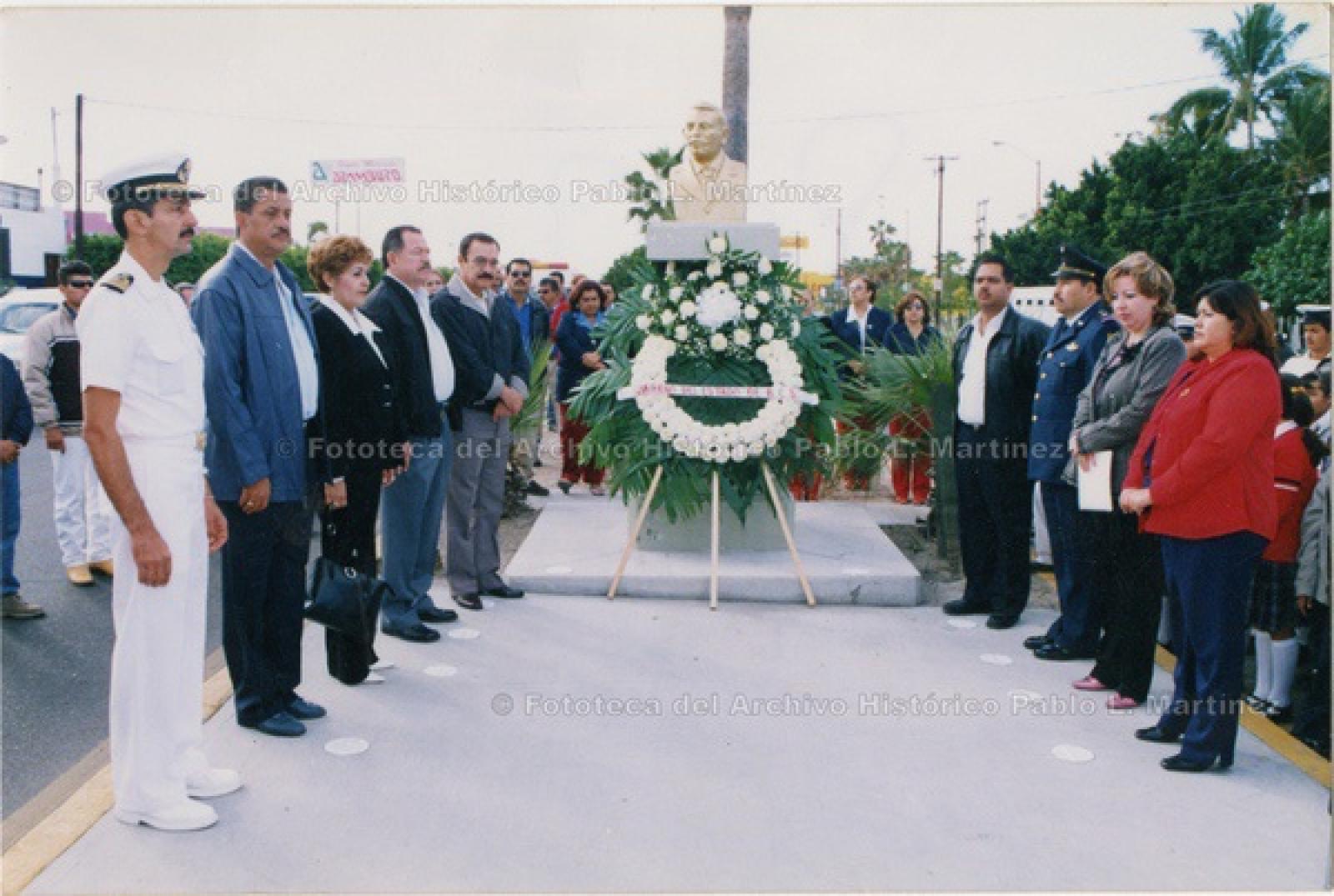 Homenaje al general Félix Ortega, monumento sobre boulevard Forjadores de Sudcalifornia, La Paz.