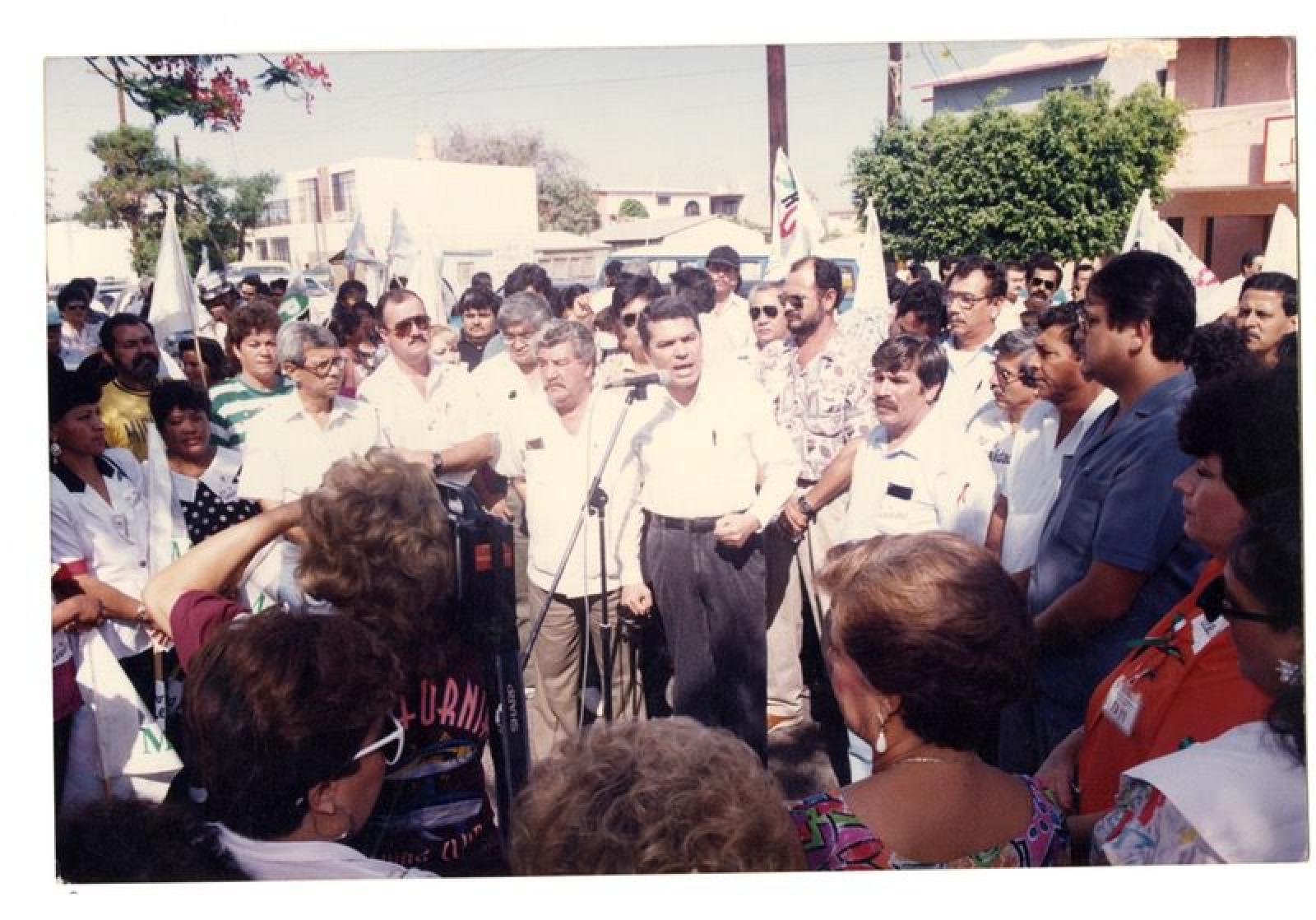 Integrantes del Partido Revolucionario Institucional PRI en campaña electoral.