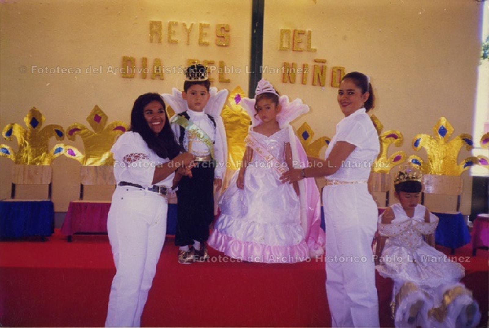 “Julio César Casillas y Maribel Zazueta, reyes del Día del Niño, del jardín de niños Yene Camu, Cabo San Lucas”.