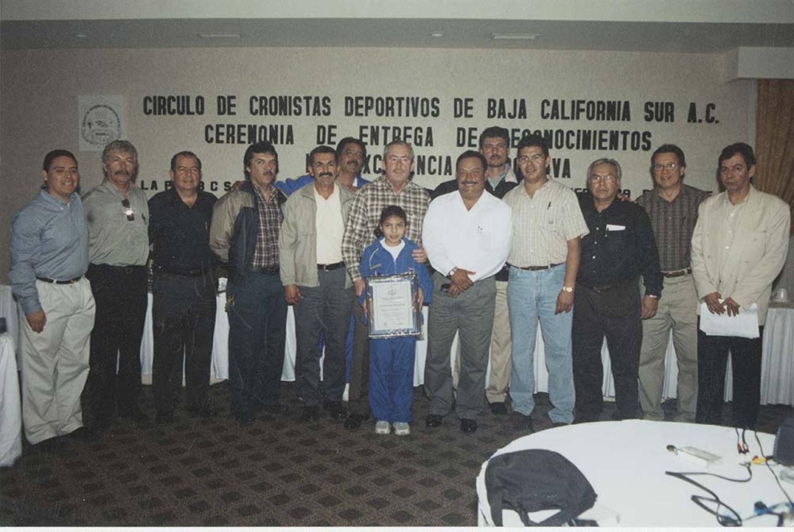 Leonel Cota Montaño en entrega de reconocimientos.