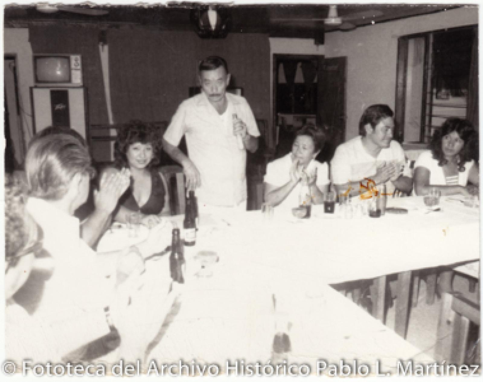 “Los restauranteros.”