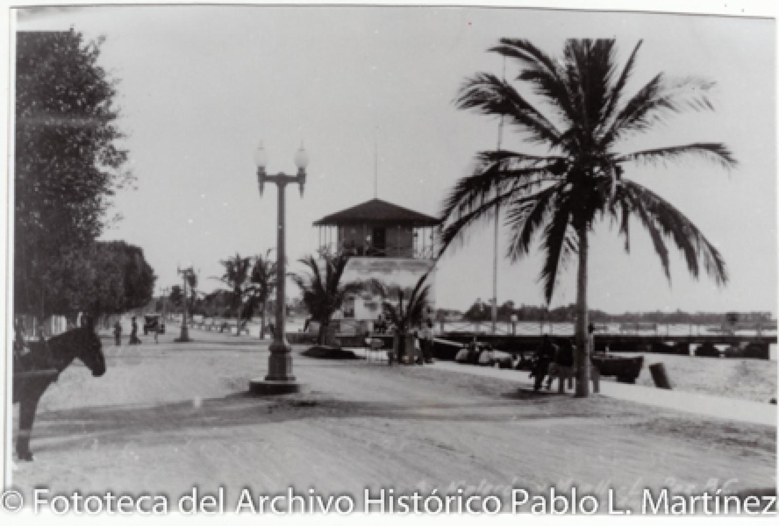 “Malecón y muelle, La Paz”.