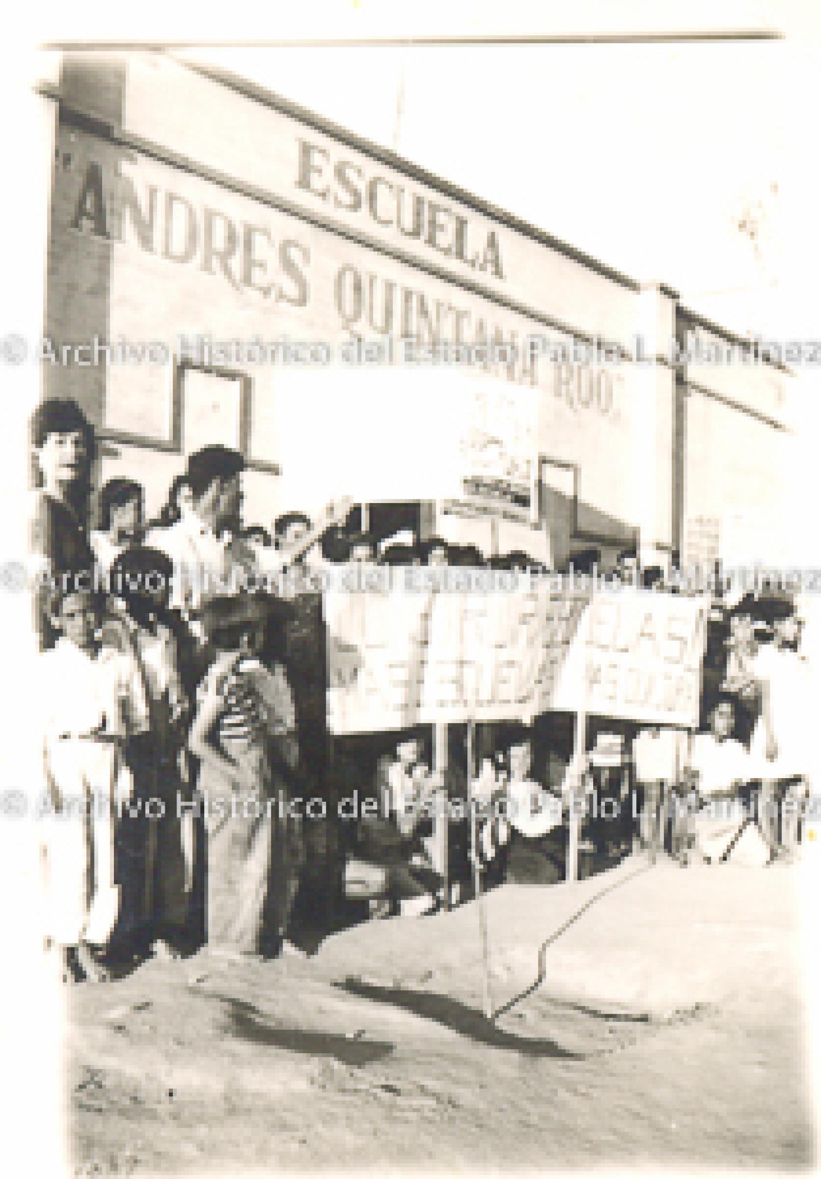 Manifestación en escuela “Andres Quintana Roo”.