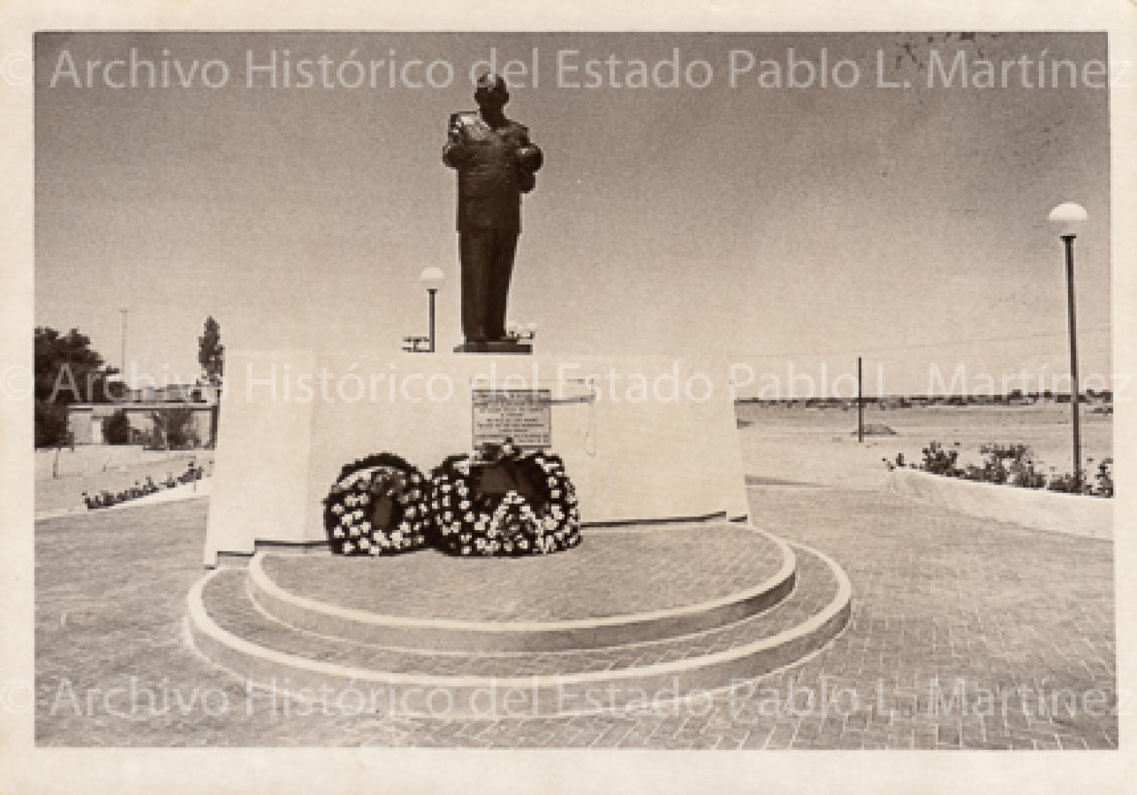 Monumento a Agustín Olachea Avilés en Ciudad Constitución, Baja California Sur.