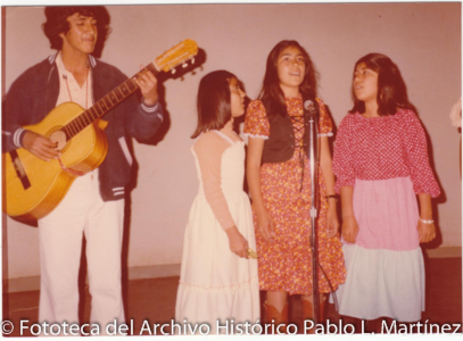 Mujeres y hombres, grupo musical