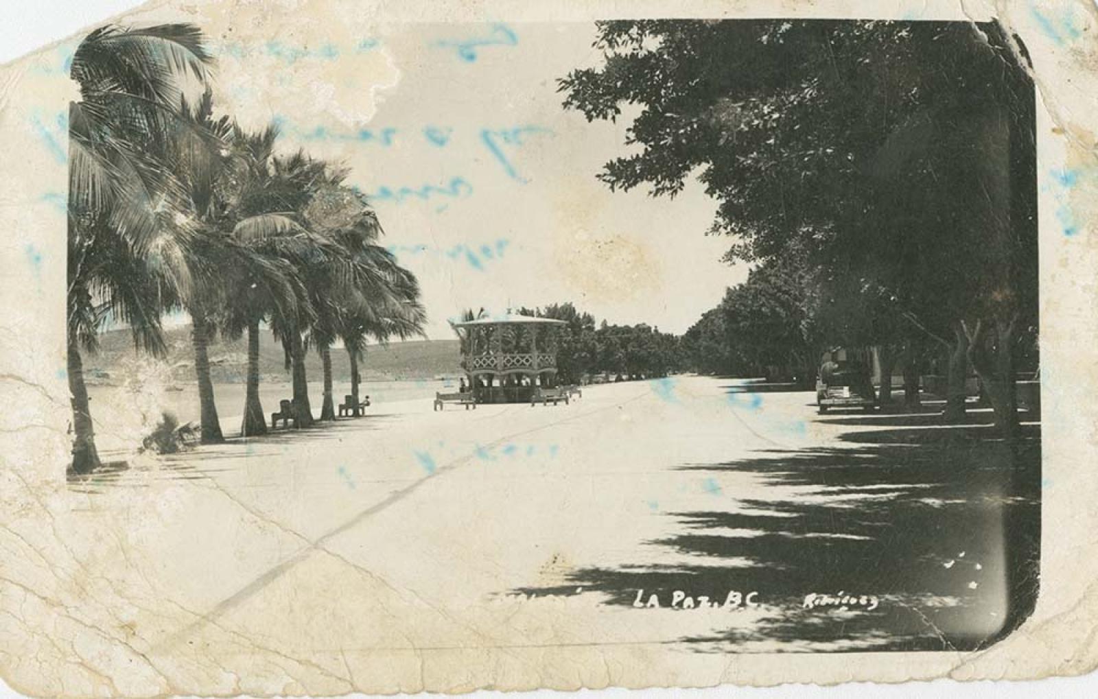 Paseo Álvaro Obregón y quiosco.