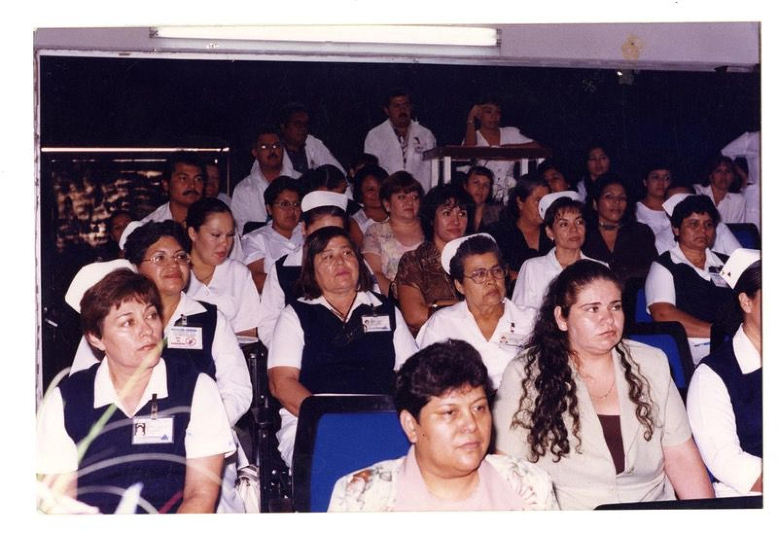 Personal de salud en evento.