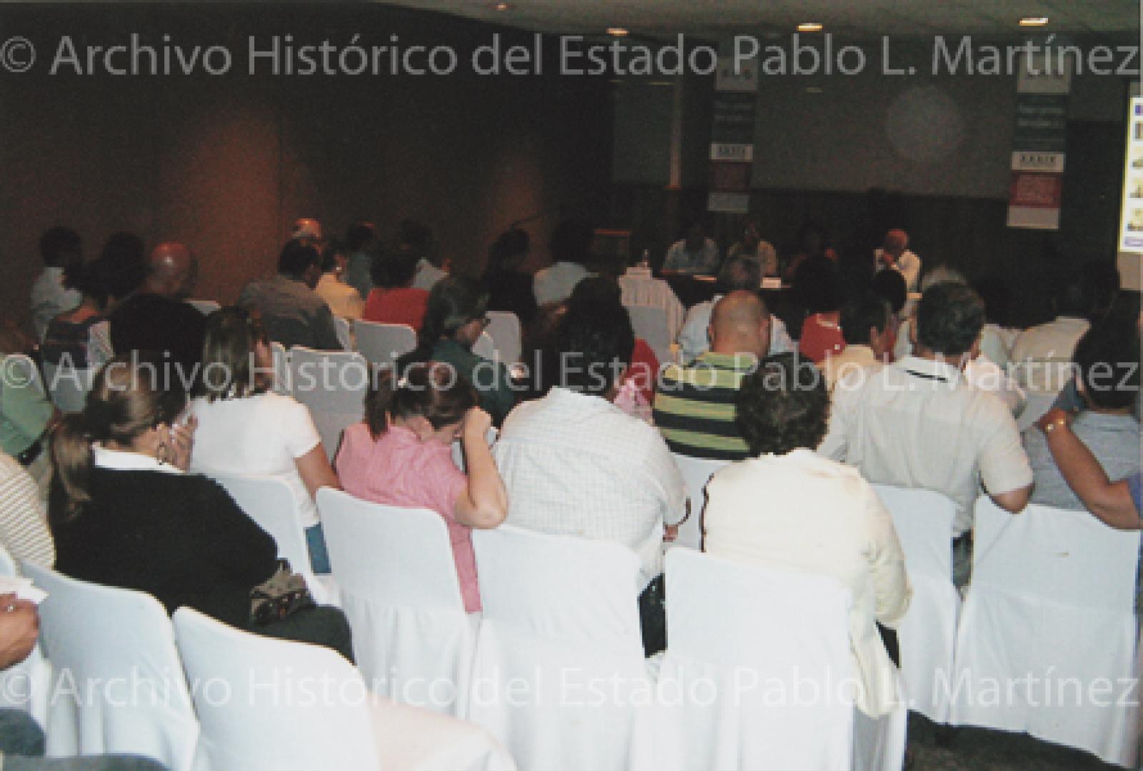 Público asistente a evento por el XXXIX aniversario del Archivo Histórico Pablo L. Martínez.