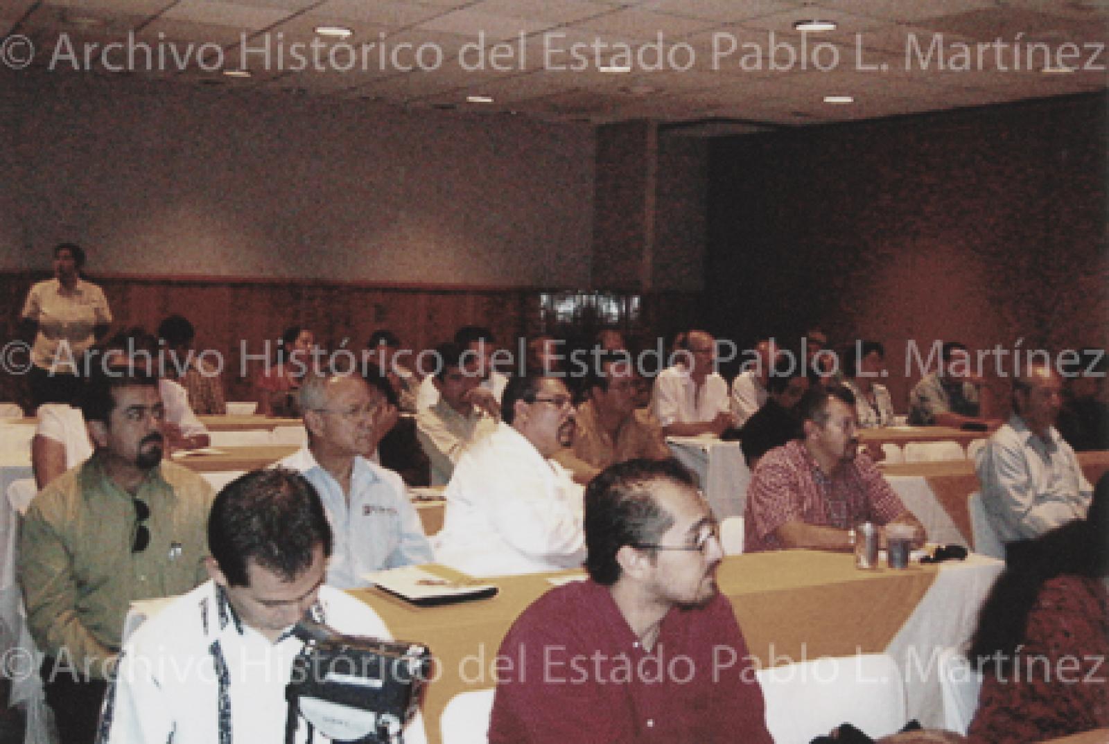 Público asistente evento del XXXIX aniversario del Archivo Histórico Pablo L. Martínez.