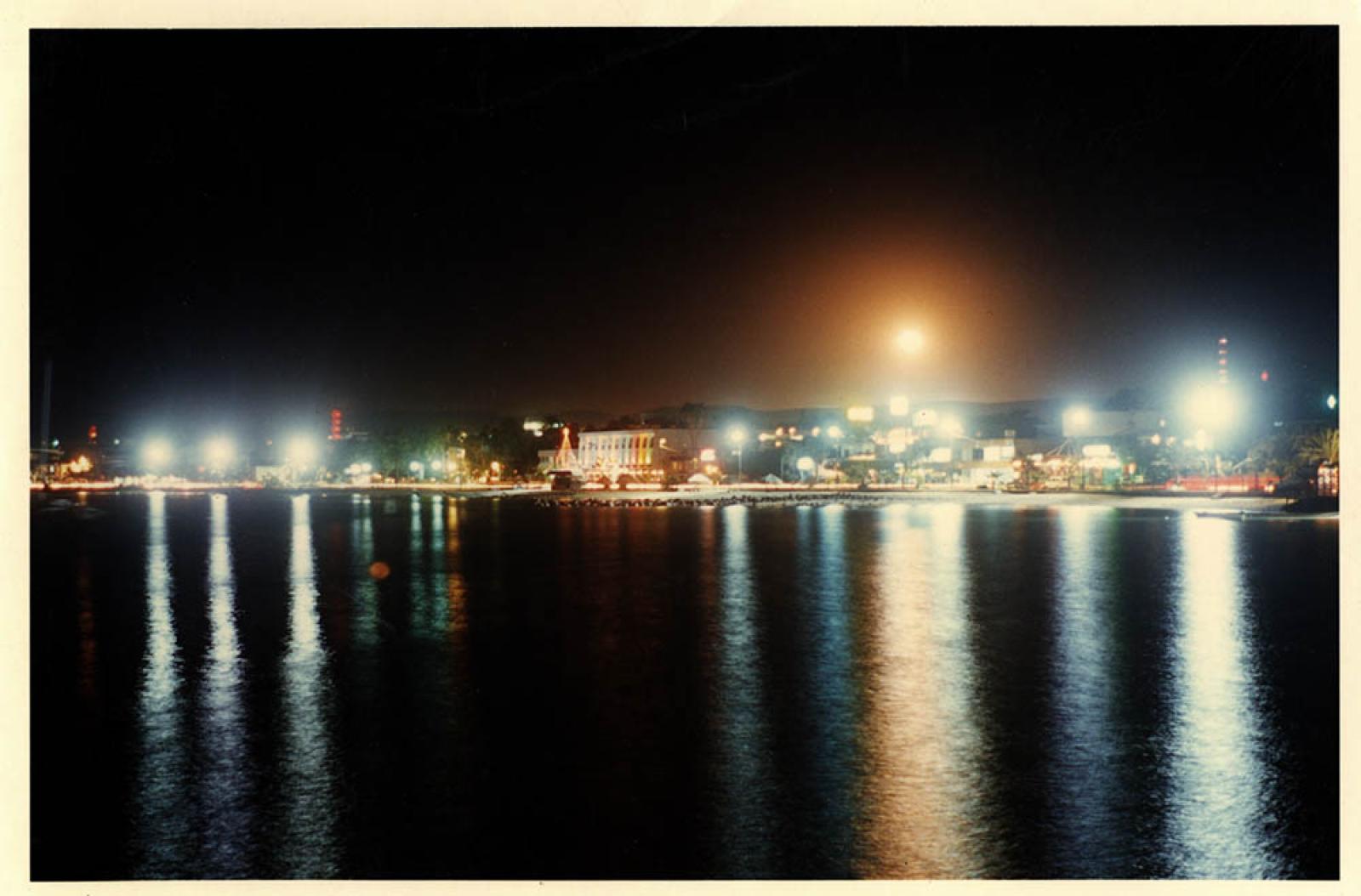 Puerto de Ilusión, de noche.