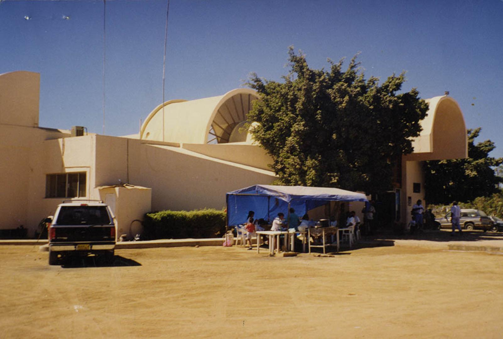 Puesto de comida, junto al edificio de la Delegación de Cabo San Lucas, Baja California Sur.