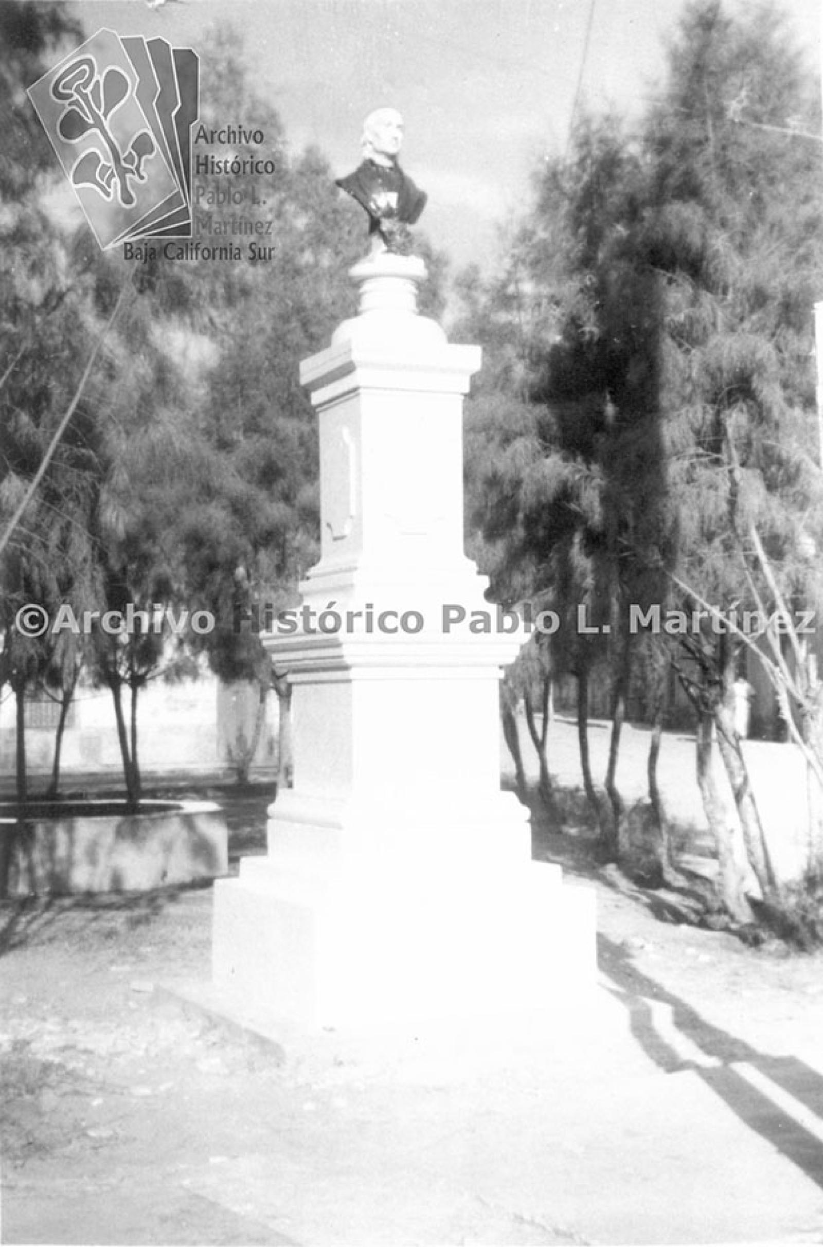 Restauración del monumento a Hidalgo en Mulegé, Baja California..
