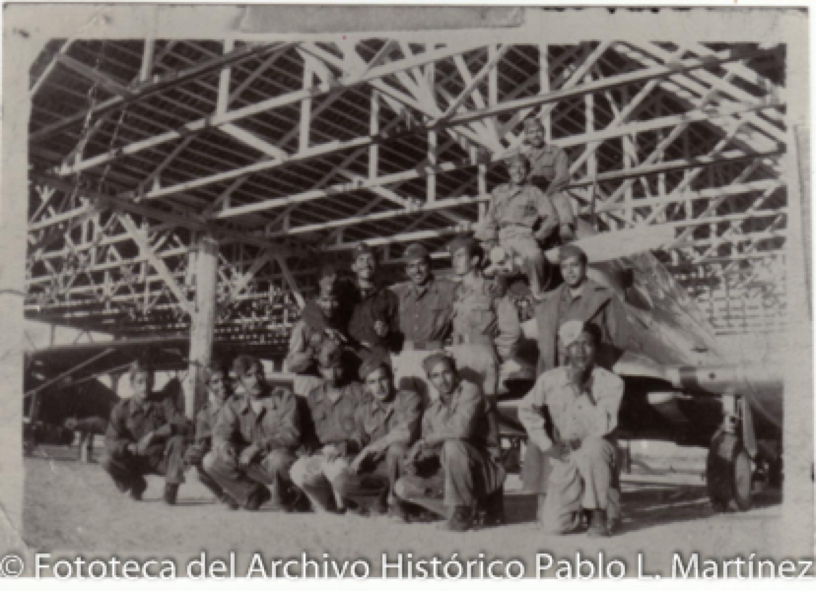 Retrato de grupo, militares.