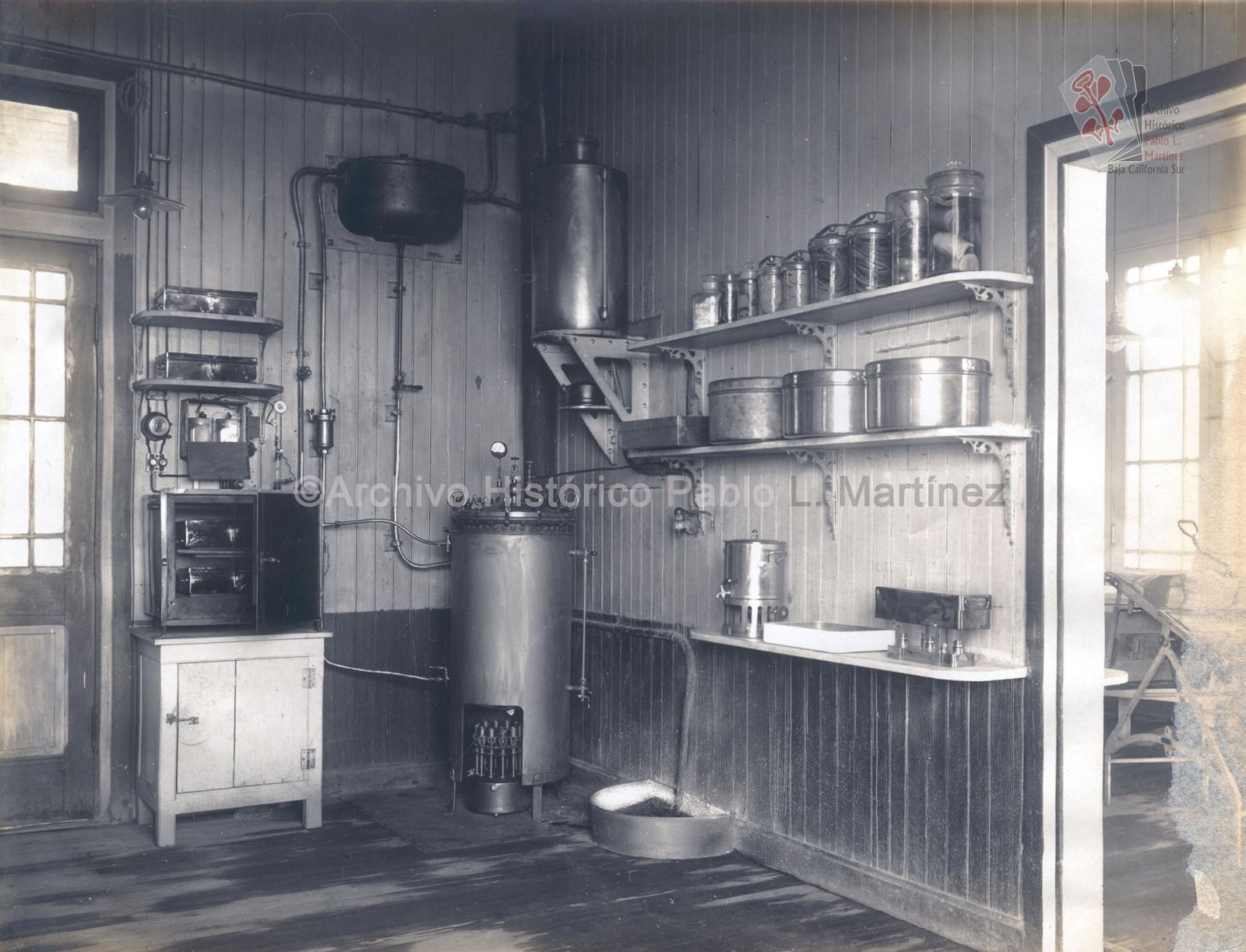 Sala de curaciones del hospital de la compañía minera El Boleo en Santa Rosalía, Baja California.