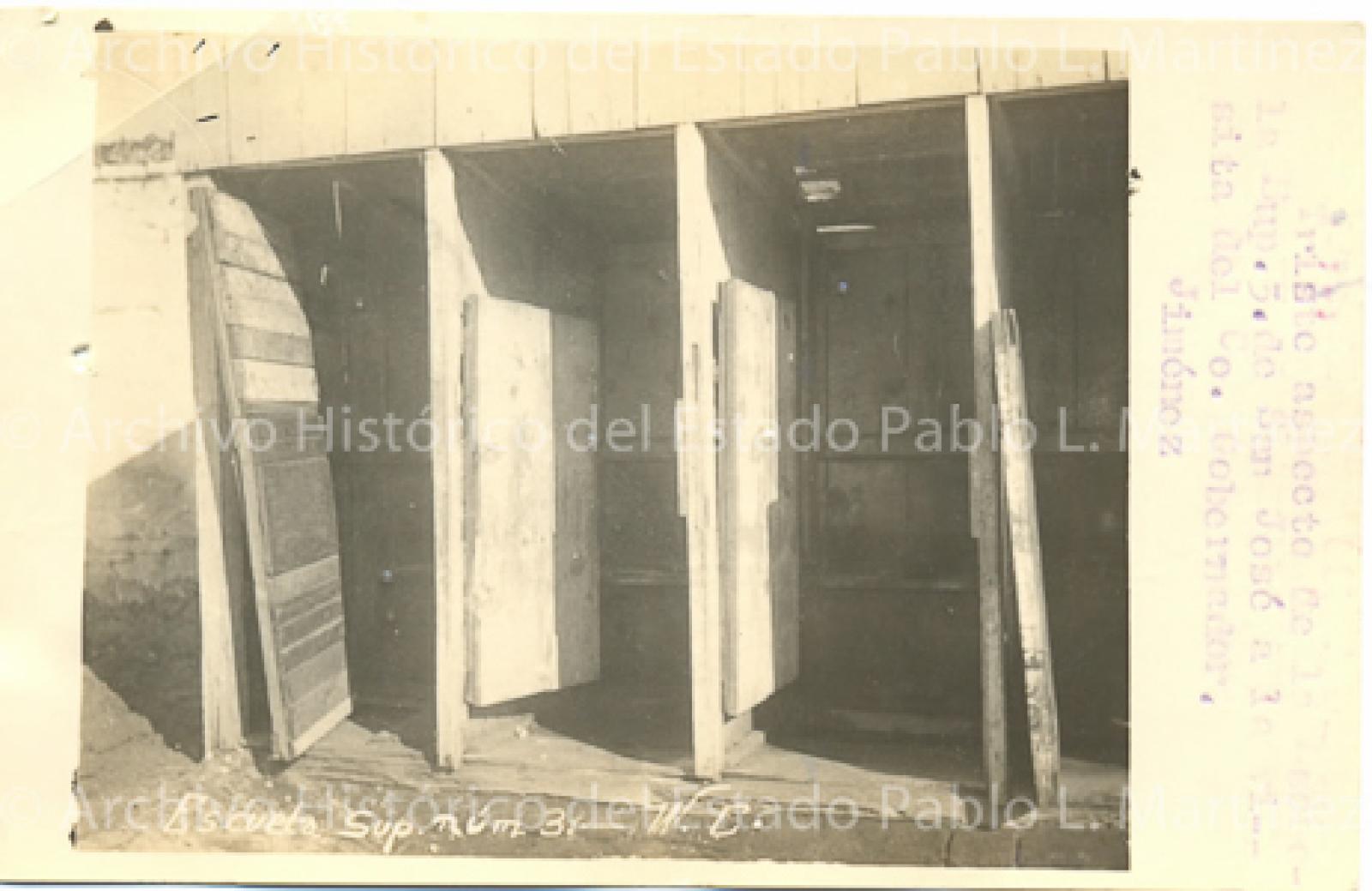 Triste aspecto de la Escuela Superior 3 de San José del Cabo, a la visita del gobernador en 1922.