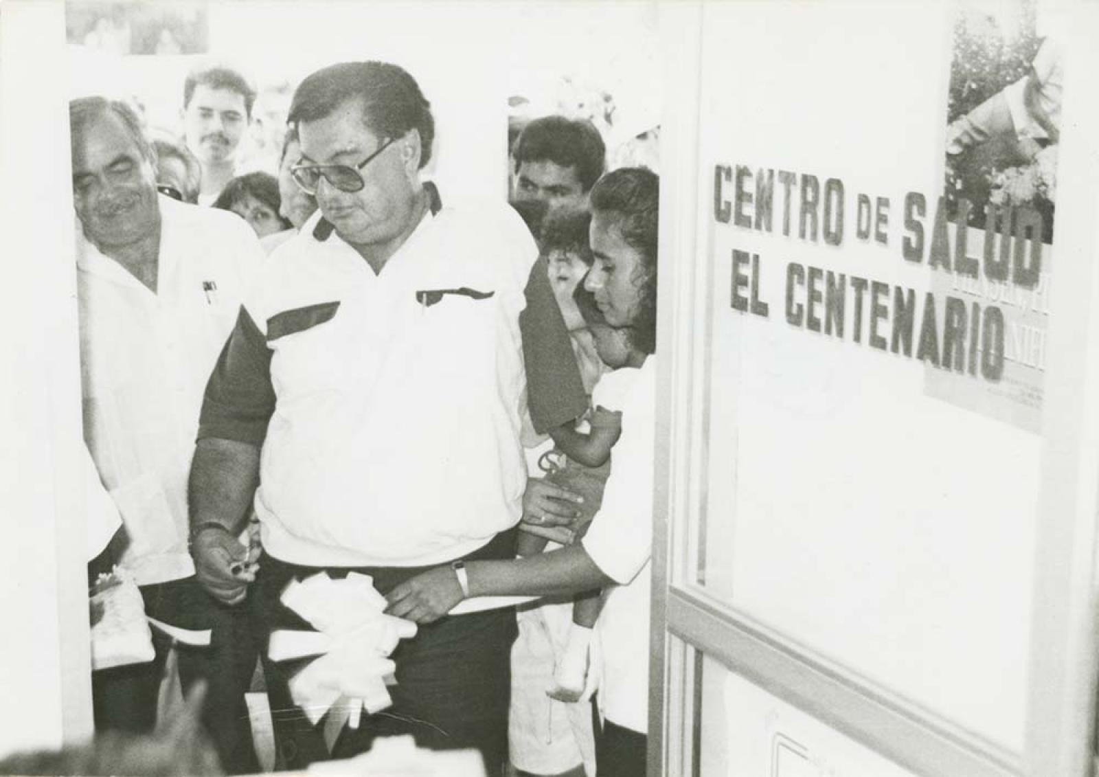 Víctor Manuel Liceaga inaugura Centro de Salud El Centenario.