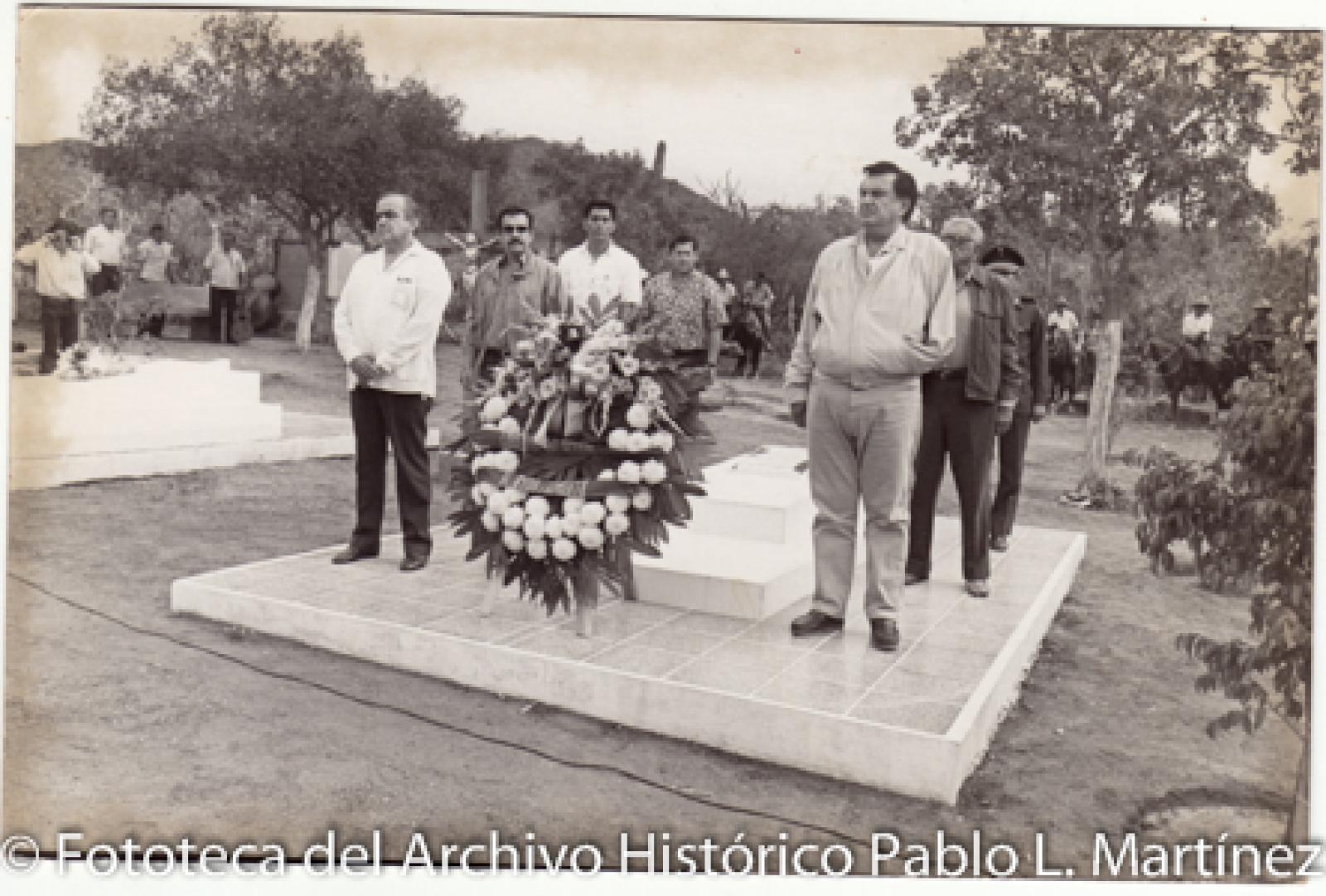 Víctor Manuel Liceaga y Antonio Wilson, en sepelio.