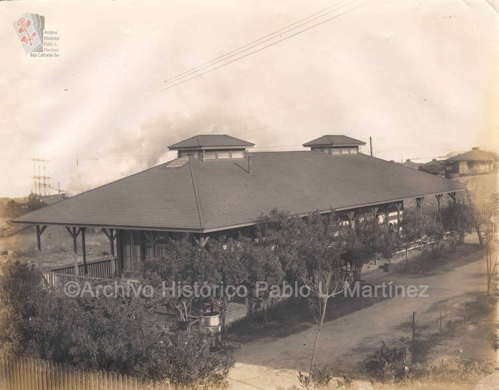 Vista al hospital de la compañía minera El Boleo en Santa Rosalía, Baja California.