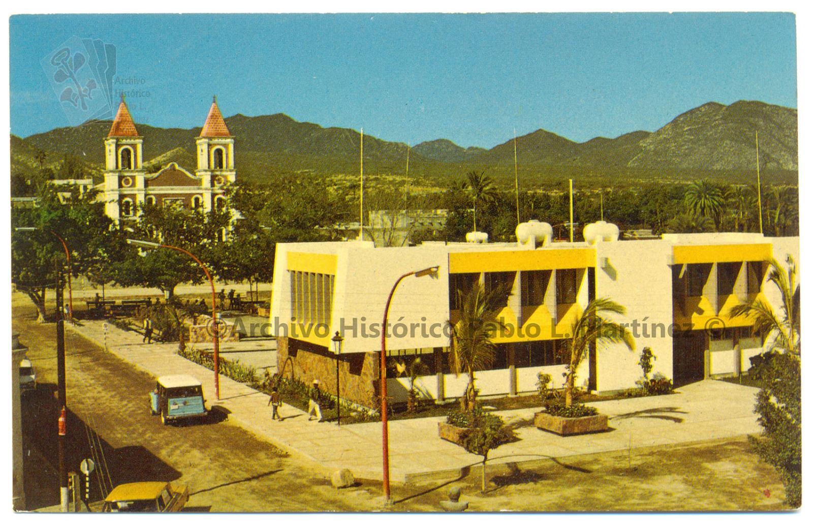 Vista parcial a paisaje urbano de San José del Cabo, Baja California Sur, destaca el edificio de la Delegación de Gobierno, la plaza y la iglesia.