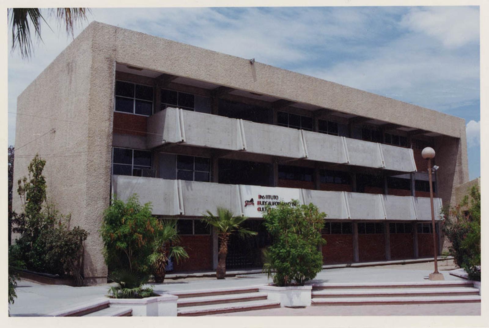 Vista parcial del edificio del Instituto Sudcaliforniano de Cultura.